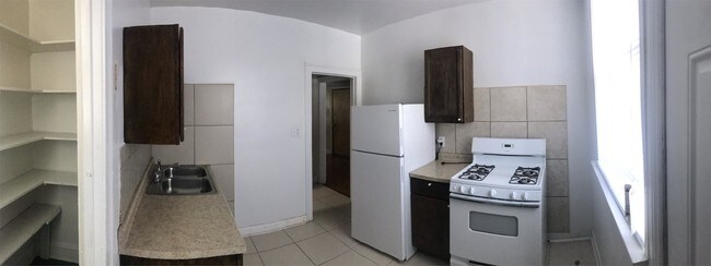 Building Photo - 1415 W 82nd St