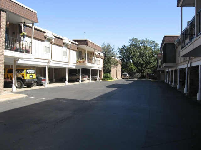 Building Photo - 7575 Katy Fwy