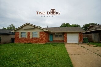 Building Photo - 224 E Cherry Ave