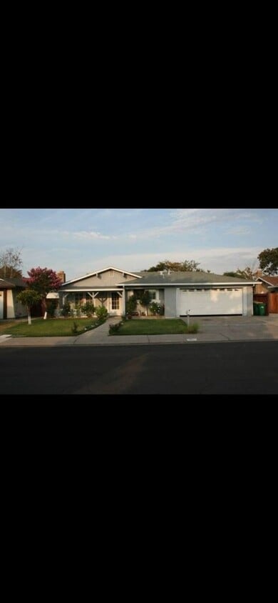 Foto principal - 1857 Crestwood Cir