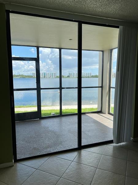 Building Photo - 117 Lake Emerald Dr
