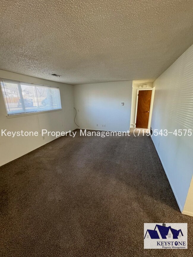 Foto del edificio - Lower Level Belmont 4-plex Apartment with ...