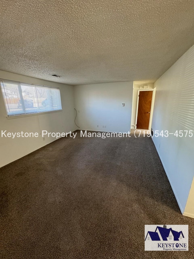 Building Photo - Lower Level Belmont 4-plex Apartment with ...