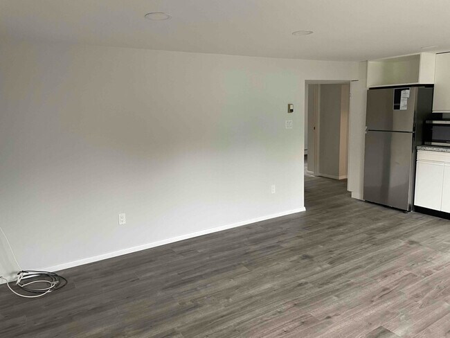 Building Photo - 25 Kilmer Ave