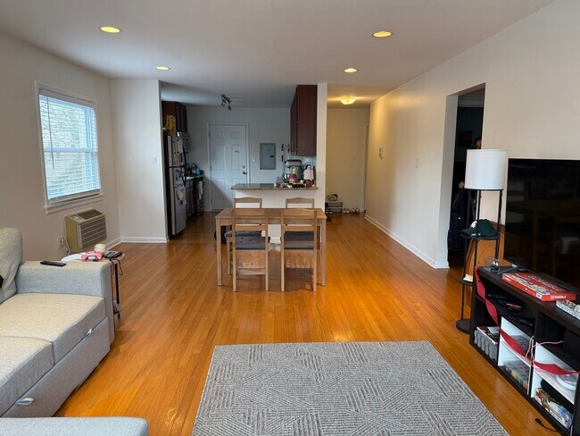 Foto del edificio - 2145 Ridge Ave