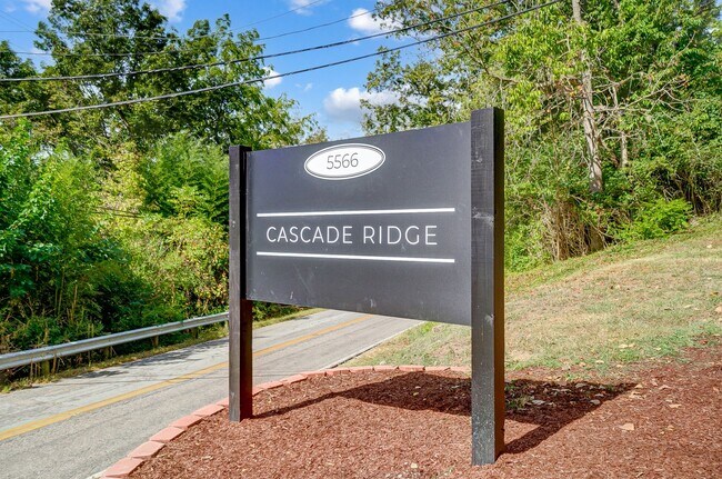 Interior Photo - Cascade Ridge