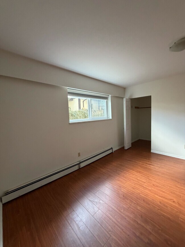 Photo du bâtiment - 6337 Caulwynd Pl