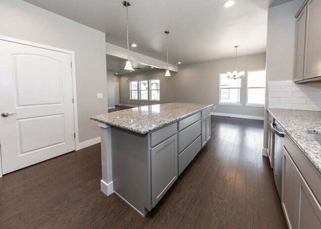 Building Photo - 3 Bedroom Contemporary Townhome off of Austin Bluffs