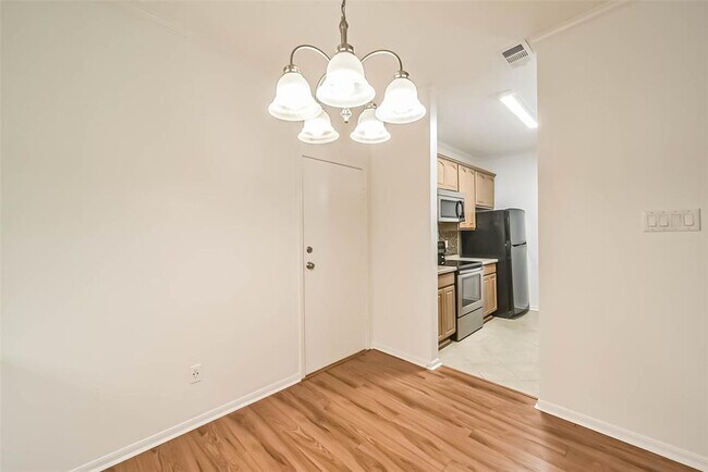 Building Photo - 9850 Pagewood Ln