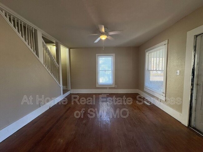 Building Photo - 2307 N Franklin Ave