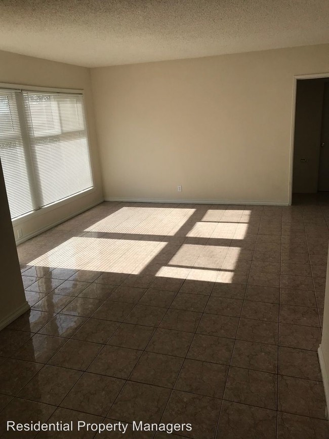 Building Photo - 2 br, 1 bath House - 15188 Slover Ave