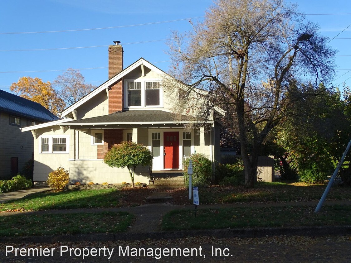 Primary Photo - 3 br, 2 bath House - 2224 G St.