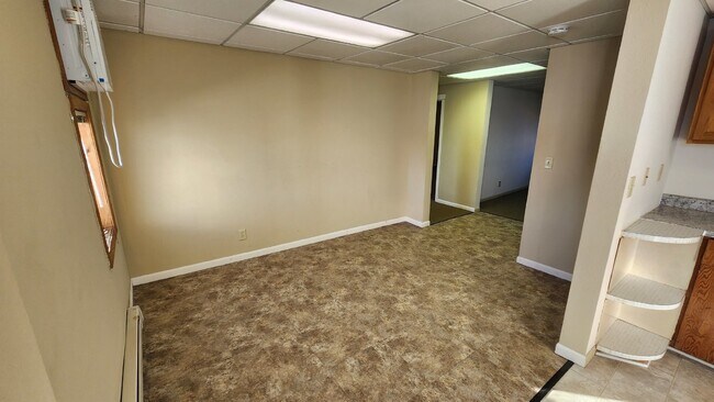 Foto del edificio - 2 Bedroom, 1 Bathroom Apartment For Rent D...