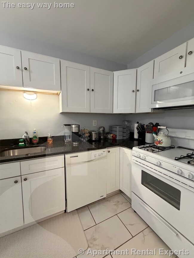 Building Photo - 15 Ives St