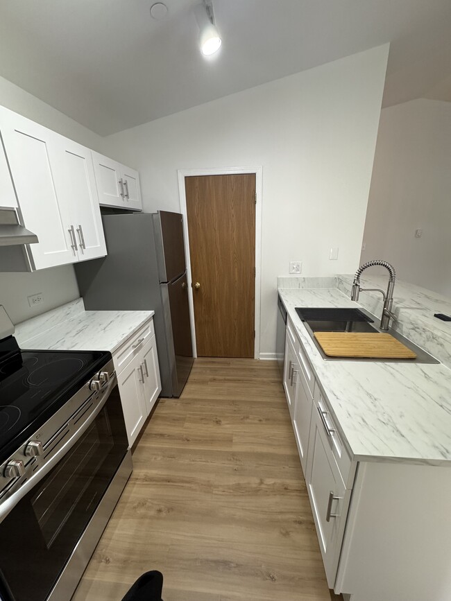 Building Photo - 1347 Cunat Ct