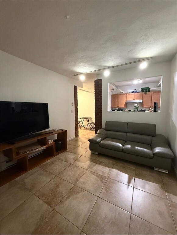 Building Photo - 2 Colliston Rd