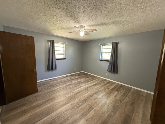 Foto del edificio - 901 N Oak Ave