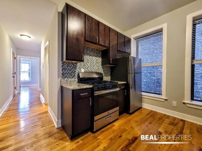Building Photo - 3 bedroom in CHICAGO IL 60657