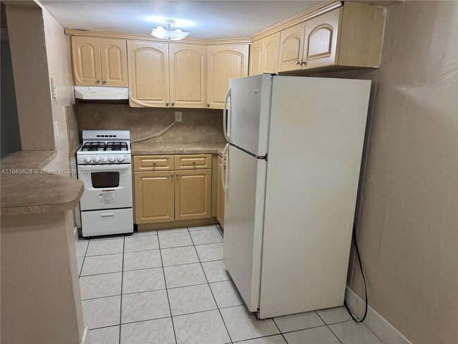 Building Photo - 1280 W 54th St