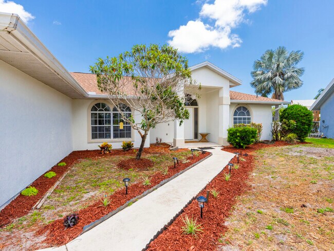 Building Photo - 1123 SW Oak Hollow Ct