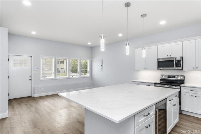 Foto del edificio - 534 Bellmore Rd