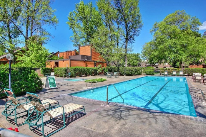 Photo - 888 Woodside Ln E (Sacramento, CA)