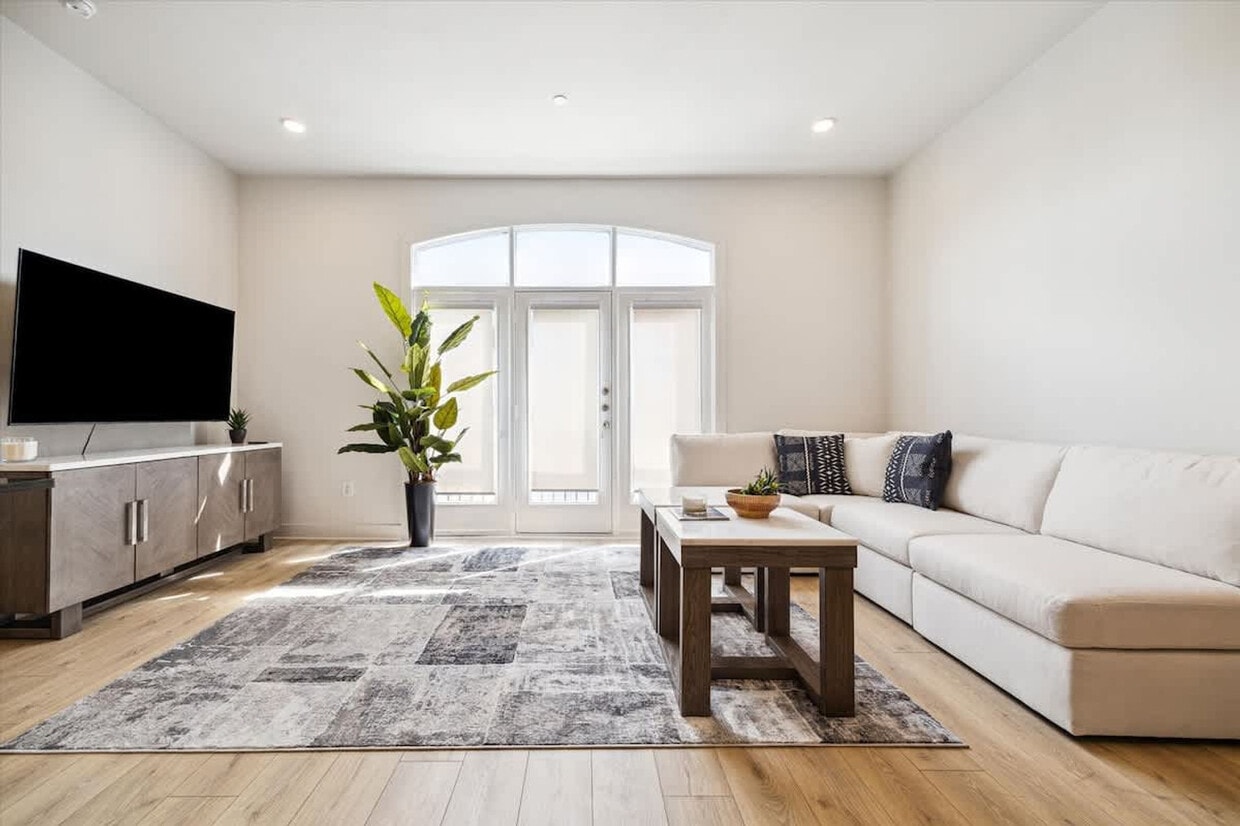 Foto principal - 1112 Columbus St