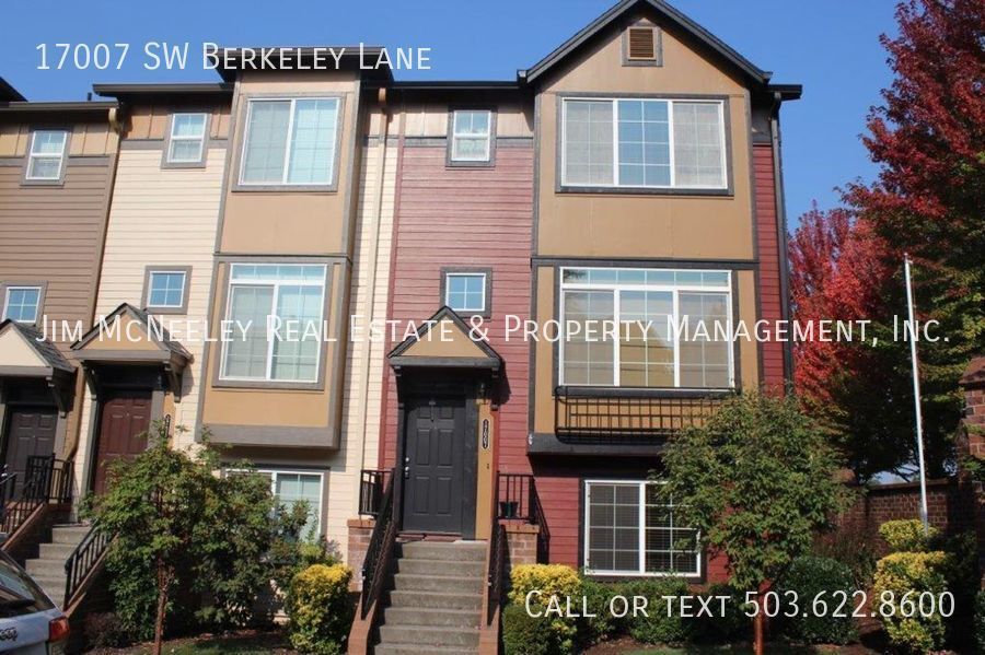 Foto principal - Lovely Arbor Station Townhome - Nearly 200...