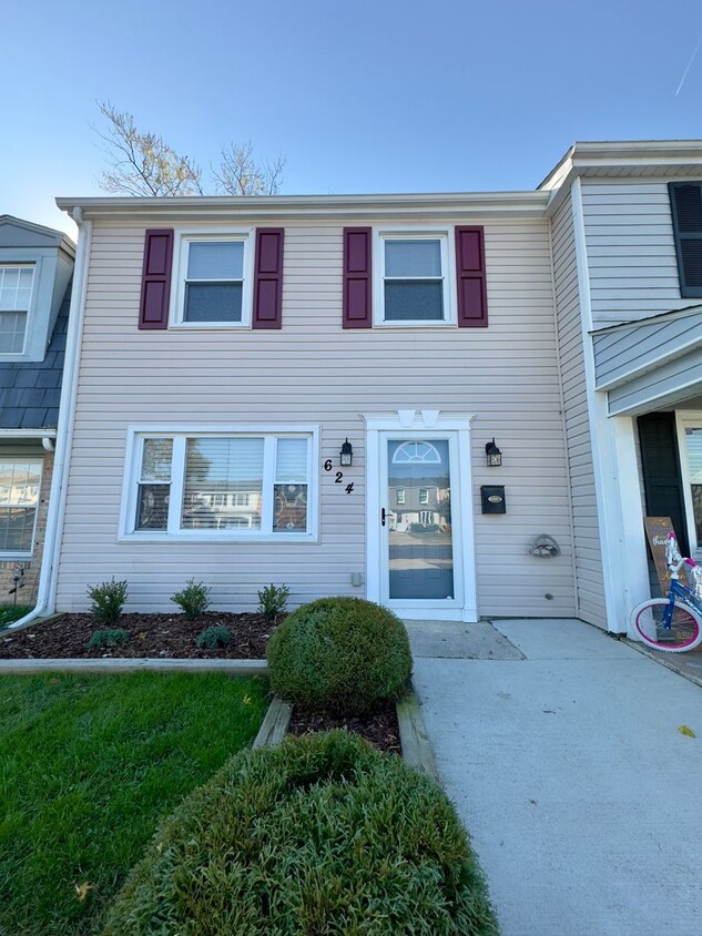 Foto principal - Charming 3Bed/2.5Bath in Joppatowne