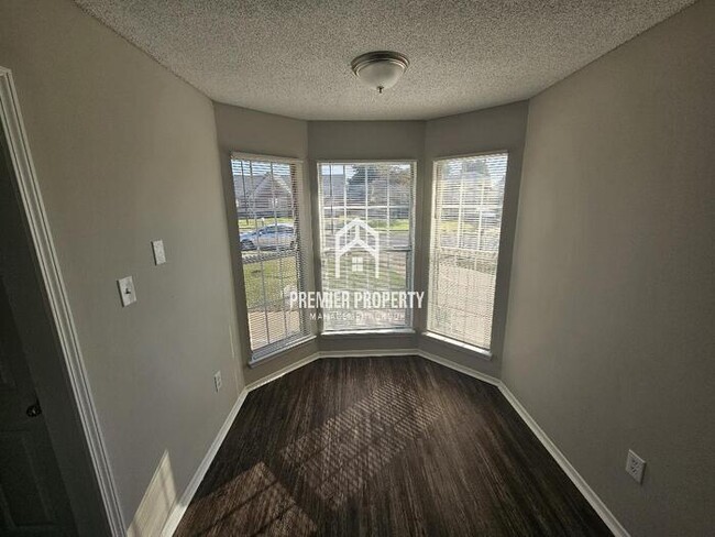 Building Photo - 6249 Oak Run Dr W