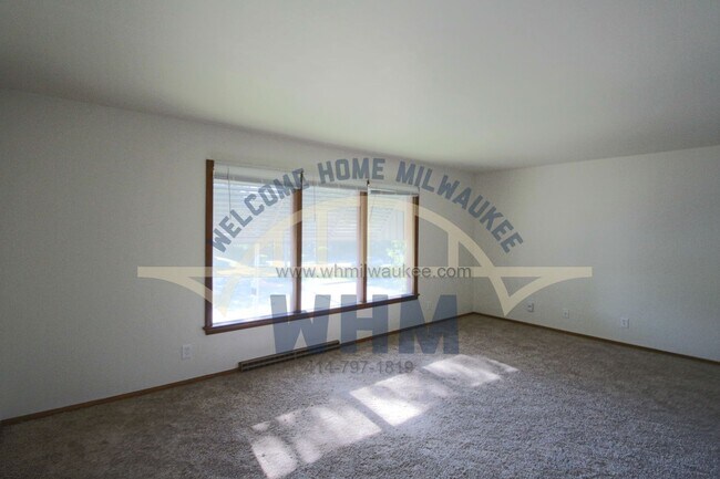 Foto del edificio - COMING SOON - Gorgeous 2 Bedroom Upper Duplex