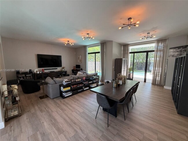 Foto del edificio - 8631 Arboretum Ln