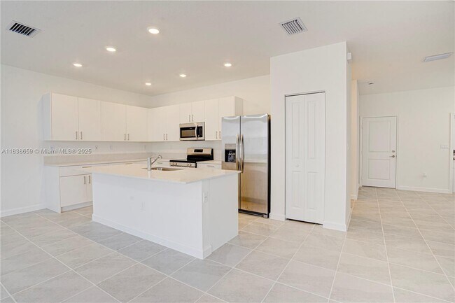 Foto del edificio - 2642 SE 24th St
