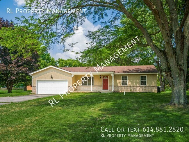 Building Photo - Beautiful ranch style 3 bedroom 2 bathroom...