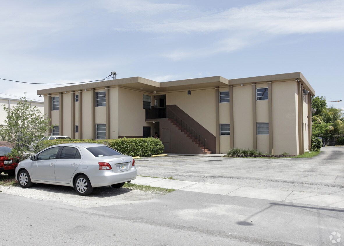Building Photo - 2726 SW 21st St