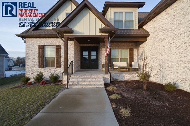 Building Photo - Beautiful all-brick home in the desirable ...