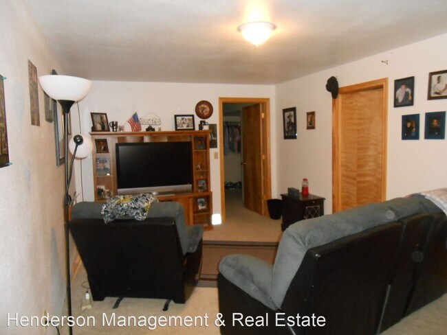 Building Photo - 3 br, 2 bath House - 914 Canyon Ct.