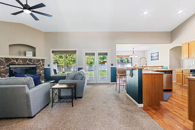 Building Photo - 2480 W San Remo Ct