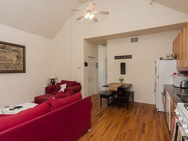Building Photo - 2127 W Schiller St