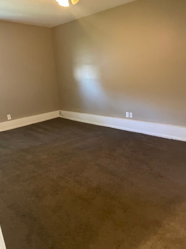 Building Photo - 310 S Forest Ave