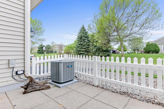 Foto del edificio - 1994 Bluestem Ln