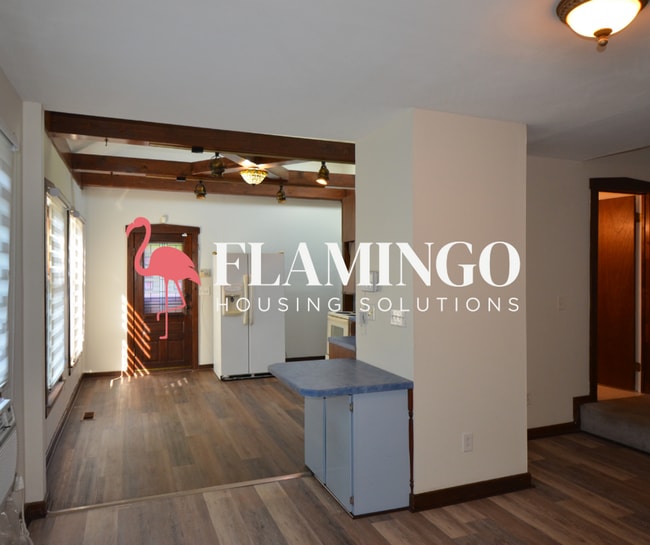 Photo - 123 Cross St House