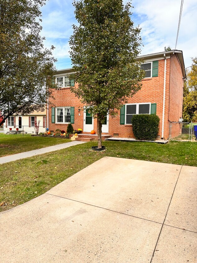 615 Viscose Ave, Front Royal, VA 22630 Townhome Rentals in Front Royal VA