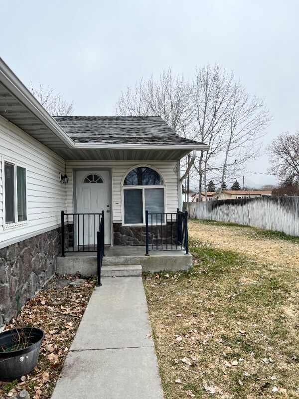 207 B Glenroy St, Hamilton, MT 59840 House Rental in Hamilton, MT