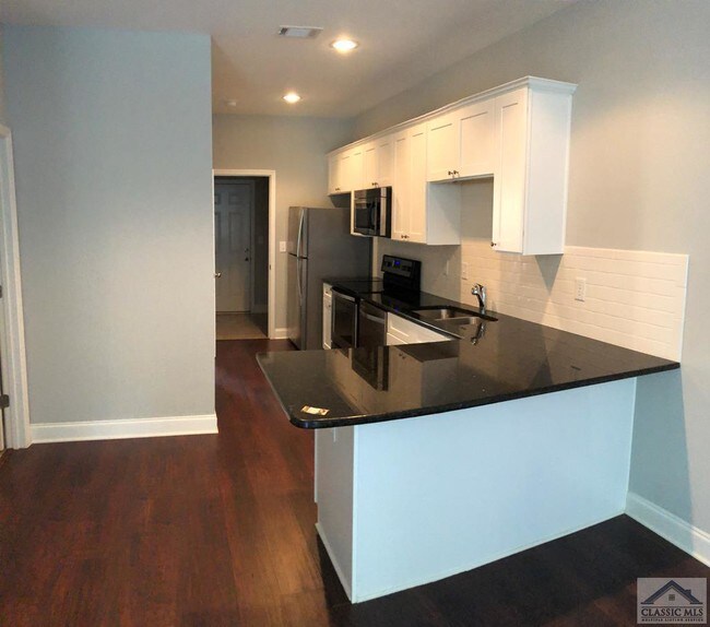 Foto del edificio - 1570 Binghampton Cir