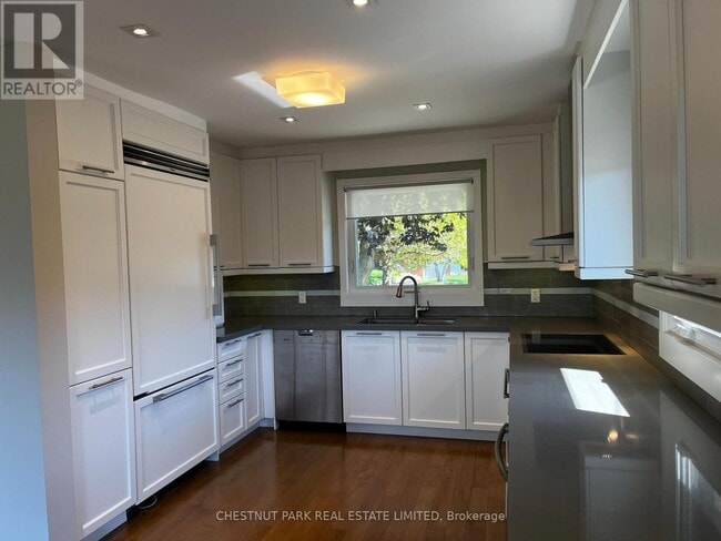 Building Photo - 142 Sloane Ave
