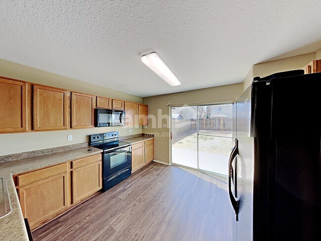 Building Photo - 9239 Pacific Maple