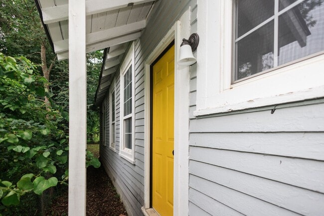 Building Photo - 315 W Chappell St