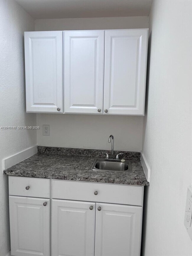 Foto del edificio - 50 NW 68th Ct