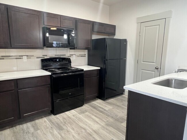 Foto del edificio - WELCOME TO SUNBEAM TOWNHOMES
